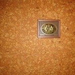 Монтируем настенную пробку