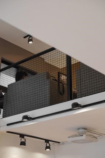 Встроенное освещение и декорирование подвесного потолка